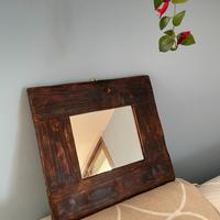 Specchio con cornice in legno anticato