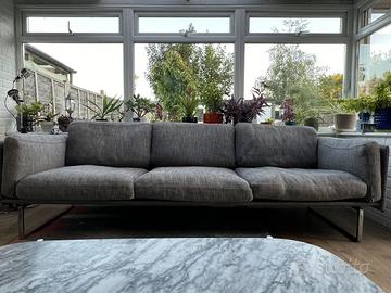 Divano “8,, di Cassina design Piero Lissoni