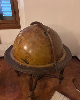 Mappamondo in legno