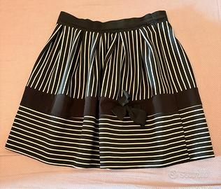 Gonna a pieghe bianco nera con fiocco