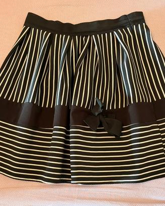 Gonna a pieghe bianco nera con fiocco