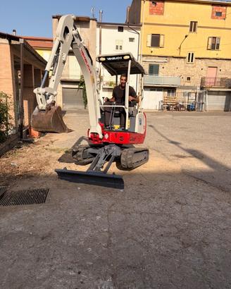 MiniEscavatore Takeuchi Tb 216