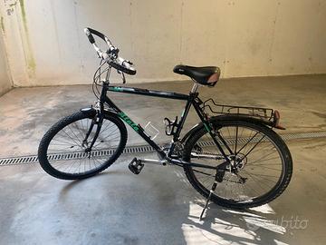 Bicicletta con cambio shimano