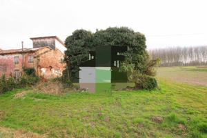 Rustico con molto spazio verde