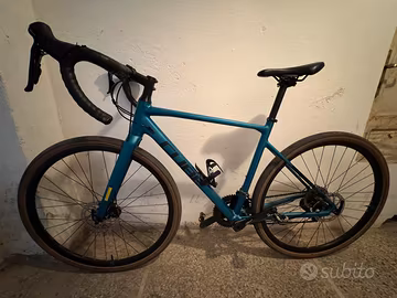 Bici gravel cube nuroad