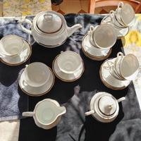 set da tè oro bianco e blu