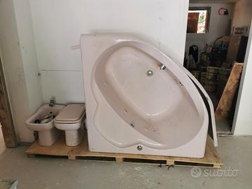 Vasca idromassaggio rosa Ideal Standard con pompa