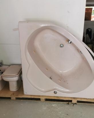Vasca idromassaggio rosa Ideal Standard con pompa