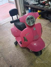 mini vespa rosa