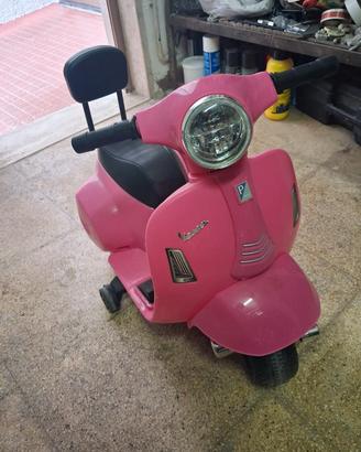 mini vespa rosa
