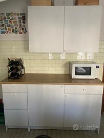 Cucina Ikea completa di tavolo, 4 sedute e fuochi