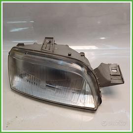 Faro Fanale Proiettore Anteriore Destro DX HELLA