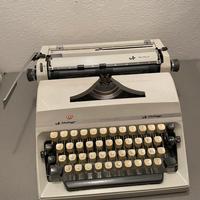 MACCHINA DA SCRIVERE VINTAGE OLIVETTI