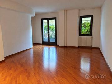 Attico / Mansarda di 260 m² con più di 5 locali e 