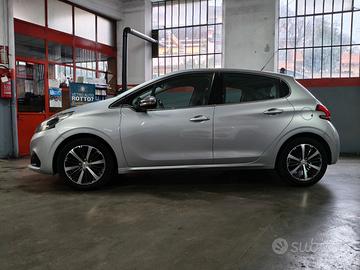 Peugeot 208 DISTRIBUZIONE NUOVA E TAGLIANDATA