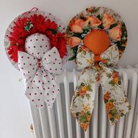 ghirlanda a cappello dietro porta