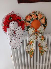 ghirlanda a cappello dietro porta