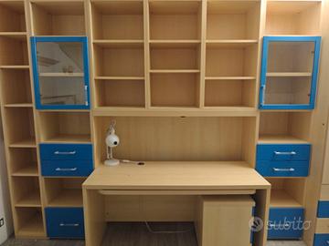 cameretta con scrivania