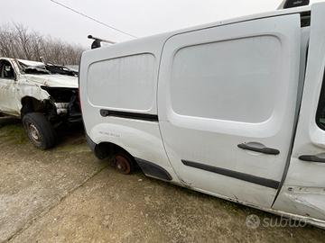 RENAULT KANGOO PER RICAMBI