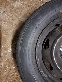 4 Pneumatici Falken con cerchione in ferro da 15