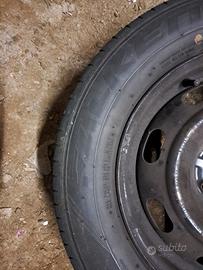 4 Pneumatici Falken con cerchione in ferro da 15