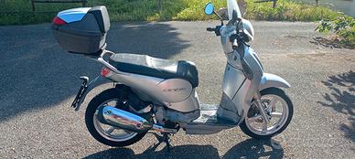 Scarabeo 200 light