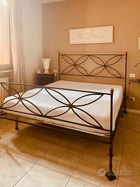 Letto matrimoniale artigianale fiorentino in ferro