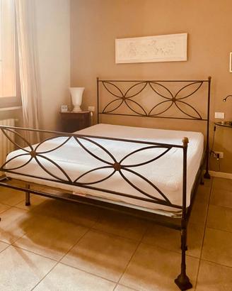 Letto matrimoniale artigianale fiorentino in ferro