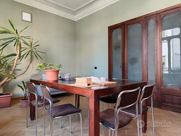 scrivania in cooworking architettura 