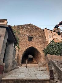 Aritzo- casetta nel centro storico, fronte Carceri