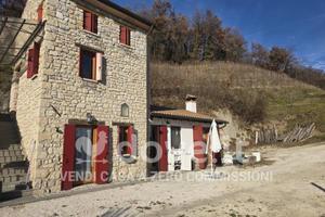 Rustico / Casale di 140 m² con 3 locali a Tarzo