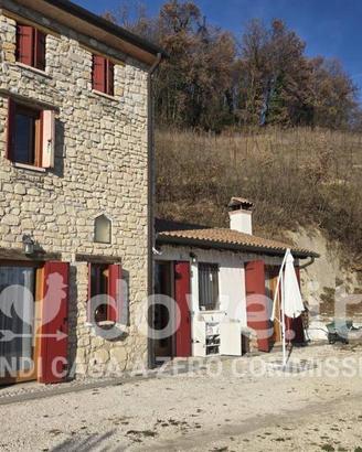 Rustico / Casale di 140 m² con 3 locali a Tarzo