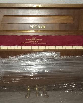 Pianoforte verticale Petrof con modalità Silent