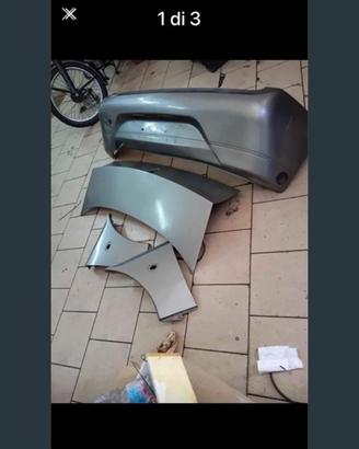 Paraurti posteriore,cofano anteriore,fianchetti.