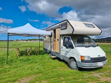 Camper Ford mansardato