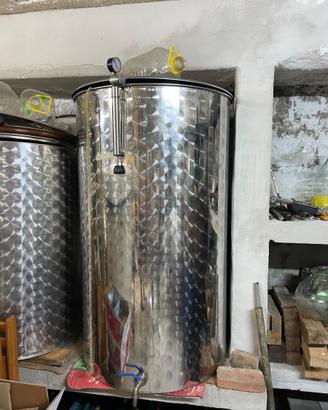 botti in acciaio inox per vino e olio