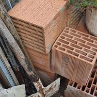  mattoni rossi e forati 