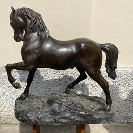 Scultura cavallo
