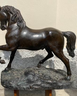 Scultura cavallo