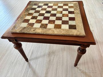 Tavolino in legno con scacchiera in marmo
