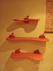 mensole colorate camera bambini