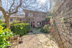 VILLA A SCHIERA A MONTE PORZIO CATONE