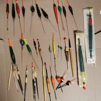 Cassetta da pesca con materiale vintage