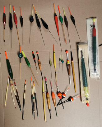 Cassetta da pesca con materiale vintage