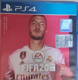 PlayStation 4 + Fifa 2020.