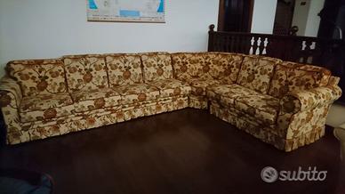 Divano ad angolo 8 posti semi nuovo sfoderabile