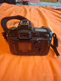 Nikon D70 + obiettivo AF-S Nikkor 18-55mm