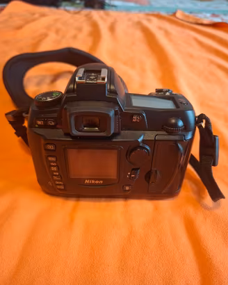 Nikon D70 + obiettivo AF-S Nikkor 18-55mm