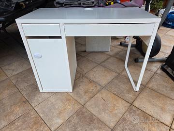 scrivania ikea