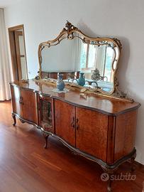 Credenza chippendale in radica di noce.